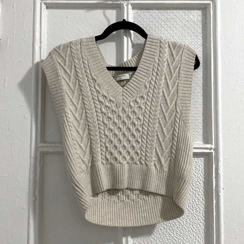 Aritzia (Babaton) Sleeveless Vest